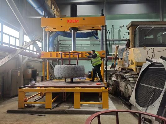 XDEM 260T Hydraulische bandenpers voor mijnbouw OTR banden Mijnbouwwagens Banden 23.5R25 29.5R25 35/65R35 45/68R45