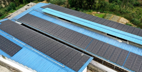Gegalvaniseerd frame Complete zonne-energiesysteem 300W-20KW Hoog efficiëntie 15%-22% Off-Grid fotovoltaïsche apparatuur voor energievoorziening thuis en op de boerderij